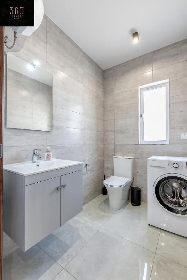 Stylish & Modern 1 Bedroom Duplex Apt In St Julians By 360 Estates St. Julian's 0*,  Malta
